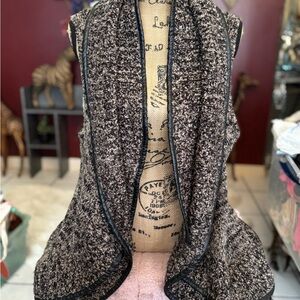 Sioni Textured Black and Brown Knit Vest